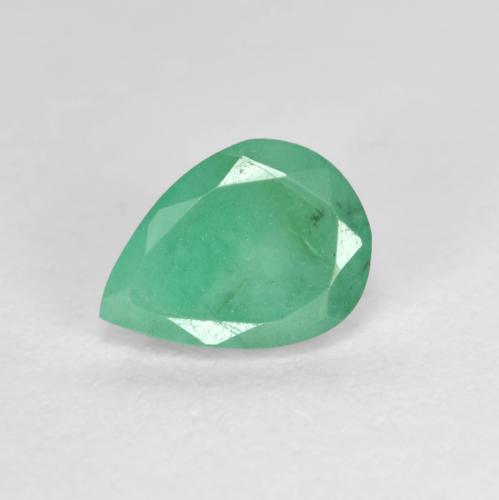 0.67カラットの天然クールグリーンエメラルド（7.1×5.2 mm・洋梨の形）