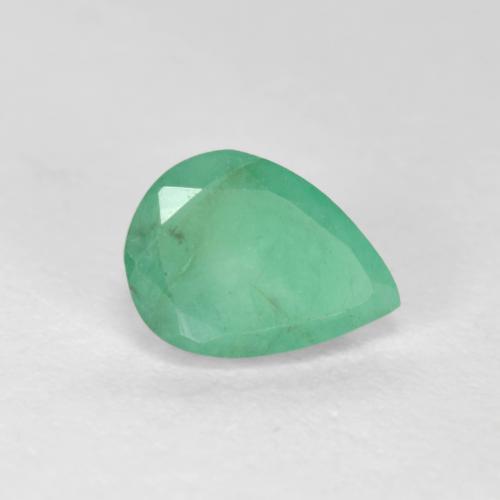 0.67カラットの天然クールグリーンエメラルド（7.1×5.2 mm・洋梨の形）