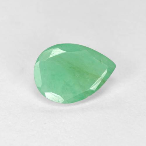 0.64カラットの天然ピスタチオグリーンエメラルド（7.2×5.2 mm・洋梨の形）