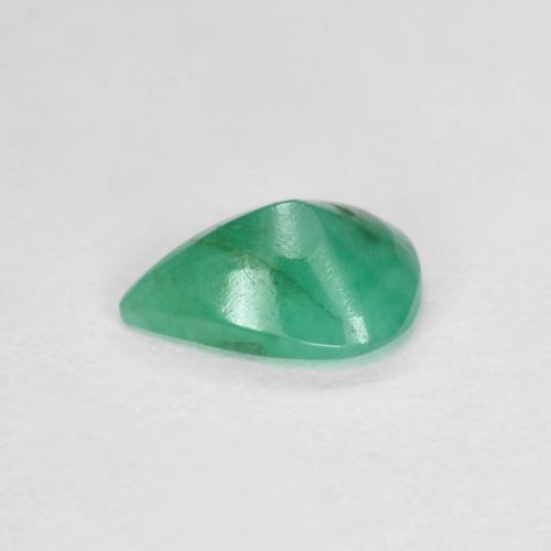 0.55カラットの天然ライトグリーンエメラルド（7×4.9 mm・洋梨の形）