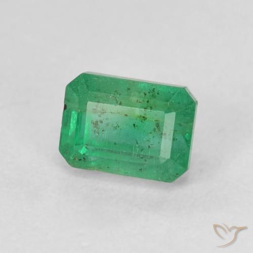 0.98カラットの天然ミディアムグリーンエメラルド（5.9×4.2 mm・エメラルドカット）
