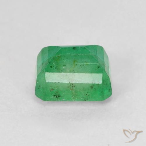 0.98カラットの天然ミディアムグリーンエメラルド（5.9×4.2 mm・エメラルドカット）