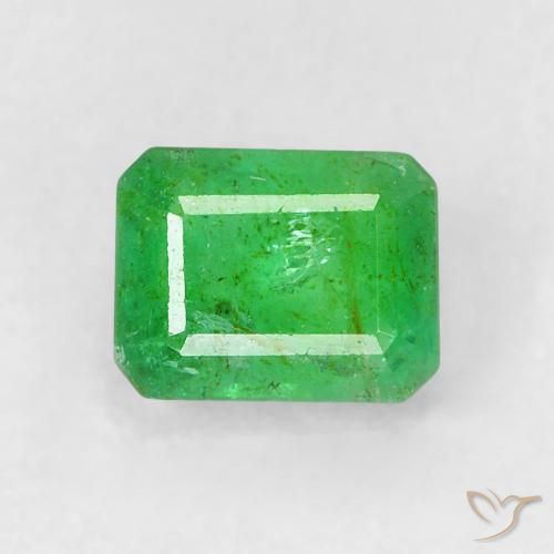 0.50カラットの天然シャムロックグリーンエメラルド（5.1×4 mm・エメラルドカット）