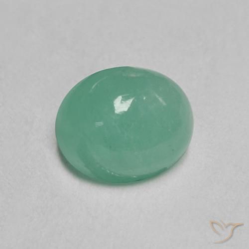 0.64カラットの天然ライトグリーンエメラルド（5.7×4.8 mm・オーバルカット）