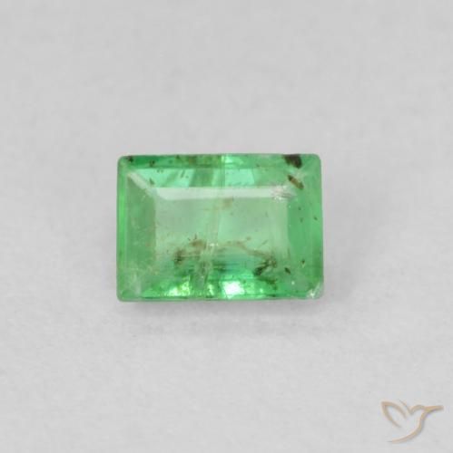 0.19カラットの天然薄いシャムロックグリーンエメラルド（4.1×2.9 mm・バゲット）