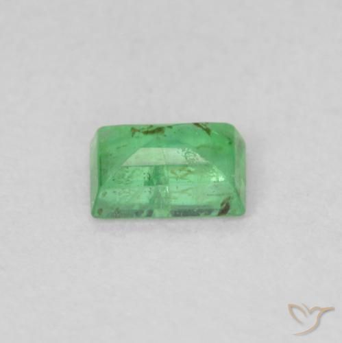 0.19カラットの天然薄いシャムロックグリーンエメラルド（4.1×2.9 mm・バゲット）