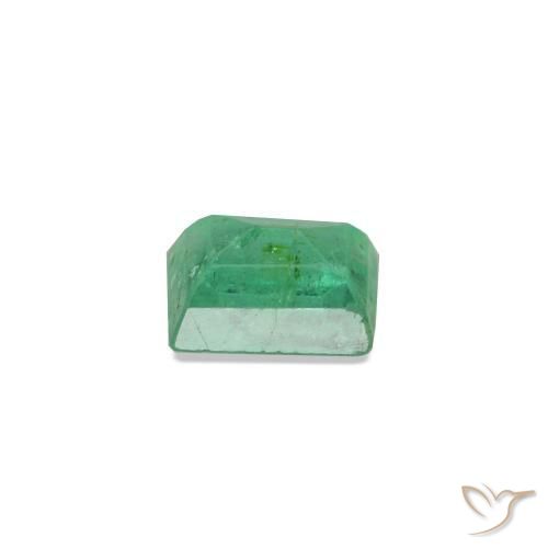 0.11カラットの天然クールグリーンエメラルド（3.2×2.5 mm・バゲット）