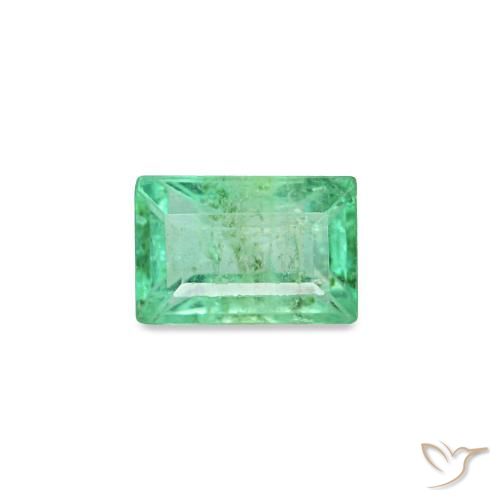 0.19カラットの天然Medium Light-Greenエメラルド（3.9×2.6 mm・バゲット）