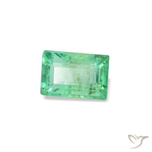0.19カラットの天然Medium Light-Greenエメラルド（3.9×2.6 mm・バゲット）