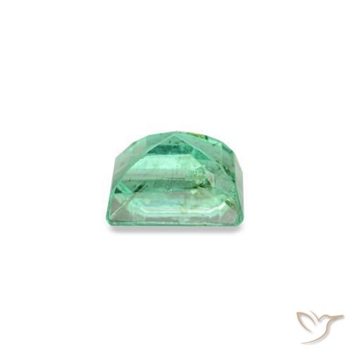 0.13カラットの天然エレクトリックグリーンエメラルド（3.2×2.4 mm・バゲット）