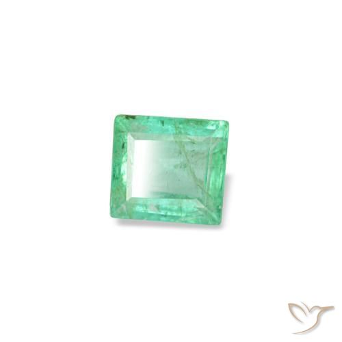 0.12カラットの天然エレクトリックグリーンエメラルド（3×2.7 mm・バゲット）