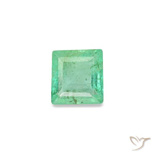 0.15カラットの天然ライトグリーンエメラルド（3.1×3 mm・バゲット）