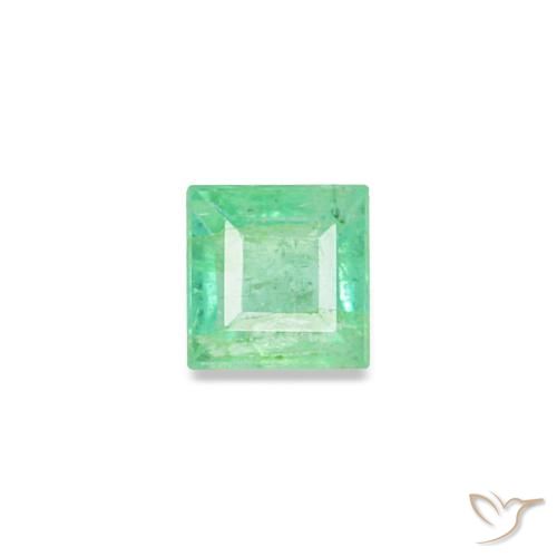 0.09カラットの天然ピスタチオグリーンエメラルド（2.5×2.4 mm・四角）