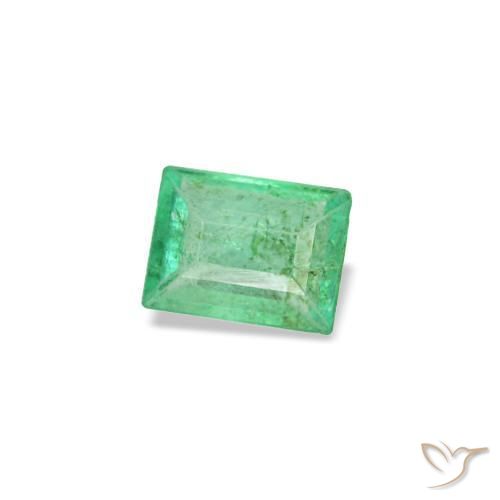 0.12カラットの天然ライトグリーンエメラルド（3.5×2.6 mm・バゲット）