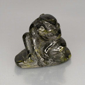 38.79カラットの天然ダークグリーンエピドート（21.7×14.4 mm・ファンシーシェイプ）