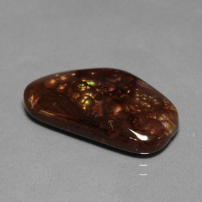 12.36カラットの天然マルチカラーファイアーアゲート（23.7×13.3 mm・ファンシーシェイプ）