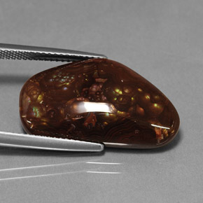 12.36カラットの天然マルチカラーファイアーアゲート（23.7×13.3 mm・ファンシーシェイプ）