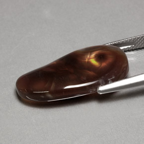 10.63カラットの天然マルチカラーファイアーアゲート（24.2×12.5 mm・透明）