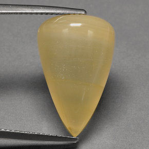 15.12カラットの天然イエローファイアーオパール（20.4×13 mm・透明）