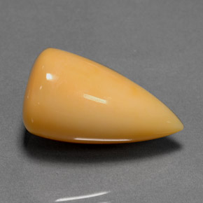 12.40カラットの天然オレンジファイアーオパール（20.4×11.4 mm・透明）