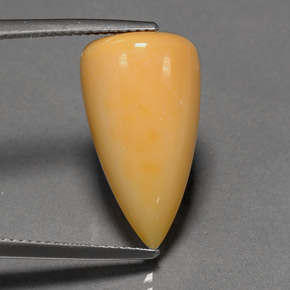 12.40カラットの天然オレンジファイアーオパール（20.4×11.4 mm・透明）