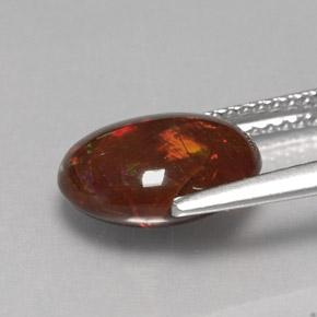 2.78カラットの天然マルチカラーファイアーオパール（10.9×9.3 mm・オーバルカット）