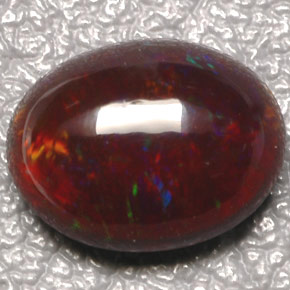 3.35カラットの天然マルチカラーファイアーオパール（12.2×9.5 mm・透明）