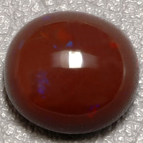 10.31カラットの天然マルチカラーファイアーオパール（15×13.9 mm・オーバルカット）