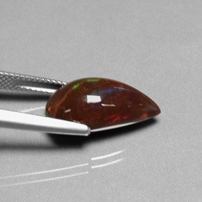 5.89カラットの天然マルチカラーファイアーオパール（17.8×9.4 mm・洋梨の形）