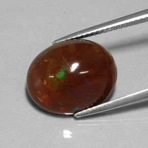 6.48カラットの天然マルチカラーファイアーオパール（14.7×12.1 mm・オーバルカット）