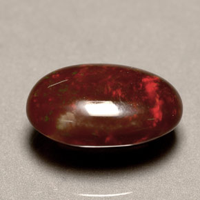 2.76カラットの天然マルチカラーファイアーオパール（12.3×7.8 mm・オーバルカット）