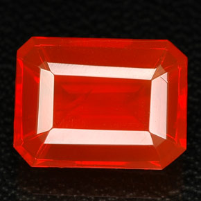 1.92カラットの天然マンダリンファイアーオパール（10×7.5 mm・透明）