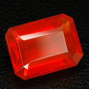 1.92カラットの天然マンダリンファイアーオパール（10×7.5 mm・透明）