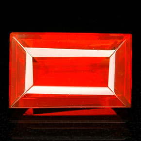 1.47カラットの天然マンダリンファイアーオパール（10.1×6.3 mm・透明）