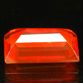 1.47カラットの天然マンダリンファイアーオパール（10.1×6.3 mm・透明）