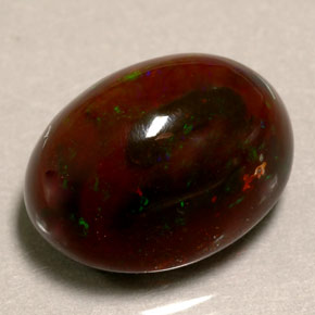 10.39カラットの天然マルチカラーファイアーオパール（15.4×14 mm・オーバルカット）