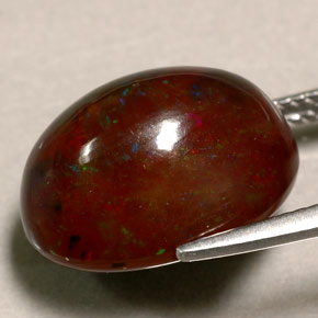10.39カラットの天然マルチカラーファイアーオパール（15.4×14 mm・オーバルカット）