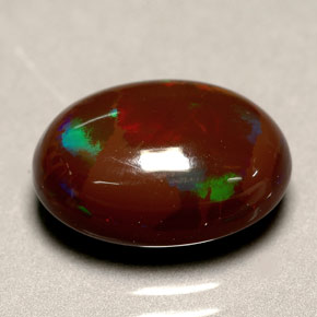 3.60カラットの天然マルチカラーファイアーオパール（12.9×9.4 mm・オーバルカット）