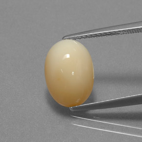 3.27カラットの天然ホワイトイエローファイアーオパール（11.9×8.5 mm・オーバルカット）