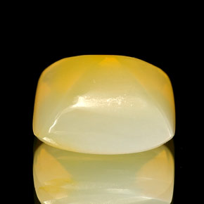 2.45カラットの天然イエローファイアーオパール（9.2×8.5 mm・透明）