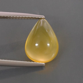 3.67カラットの天然イエローファイアーオパール（12.7×9.4 mm・透明）