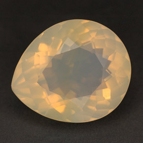 6.26カラットの天然イエローファイアーオパール（14.8×12.6 mm・透明）