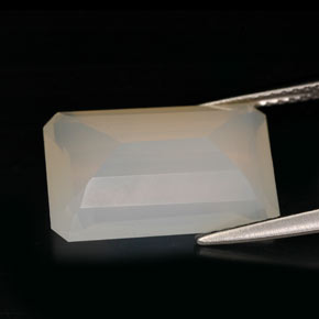 6.02カラットの天然ホワイトイエローファイアオパール、透明、透明/半透明