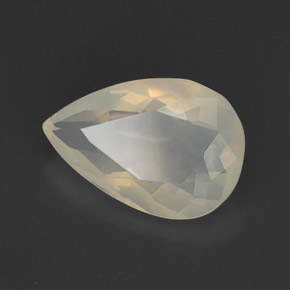 8.35カラットの天然イエロー＆ホワイトファイアーオパール（19.2×13 mm・透明）