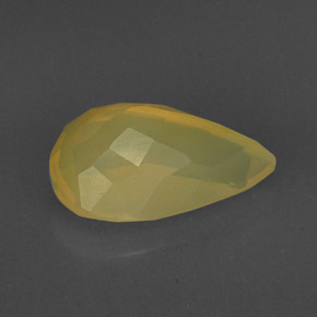 6.92カラットの天然イエローファイアーオパール（17.5×11.4 mm・透明）