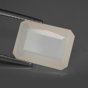 4.83カラットの天然イエロー＆ホワイトファイアーオパール（14.5×10.3 mm・透明）