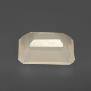 3.91カラットの天然イエロー＆ホワイトファイアーオパール（12×9.2 mm・透明）