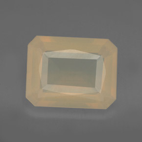 4.72カラットの天然ホワイトオレンジファイアーオパール（13.2×10.3 mm・透明）
