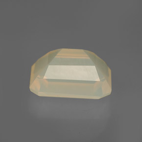 2.88カラットの天然ホワイトオレンジファイアーオパール（10.5×8.2 mm・透明）