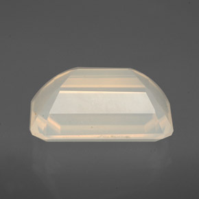 3.76カラットの天然オレンジホワイトファイアーオパール（12.5×8.2 mm・透明）